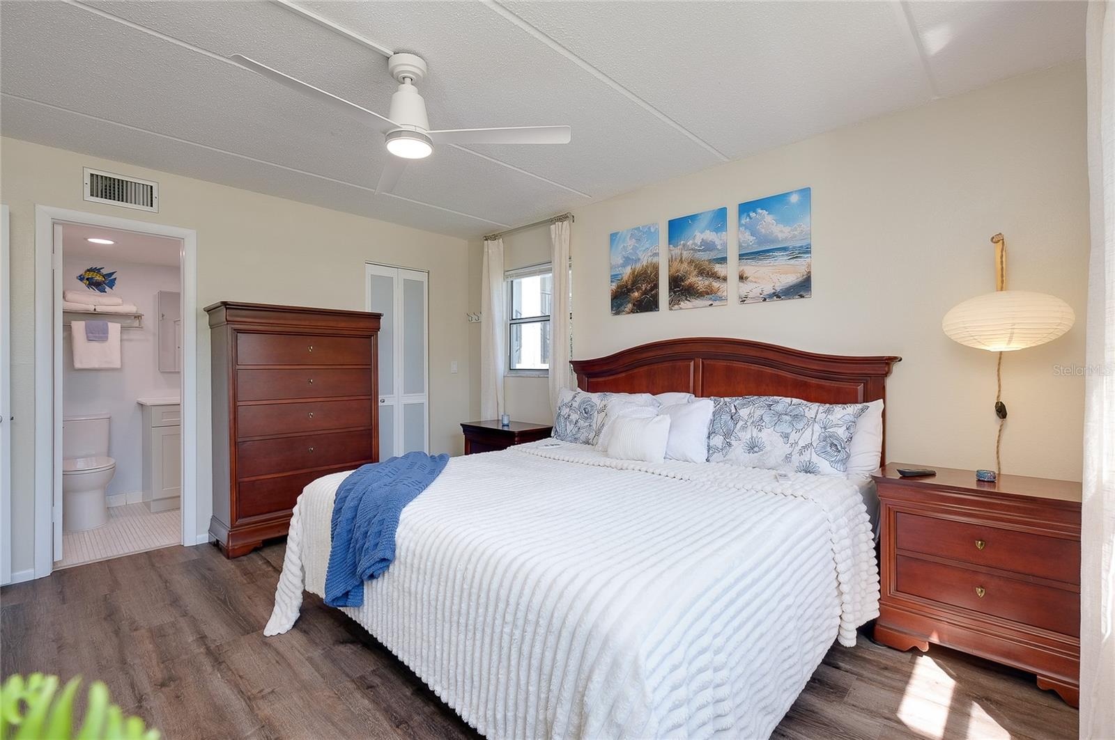 HOLIDAY APTS - Residential