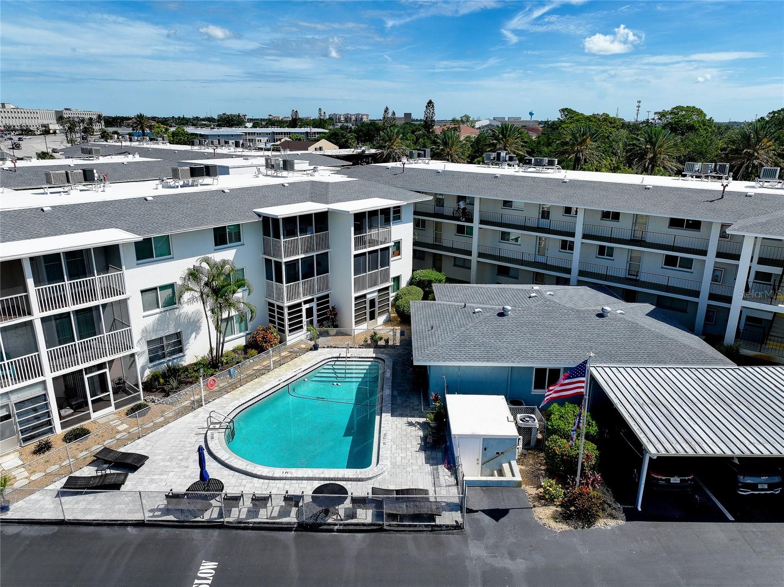 HOLIDAY APTS - Residential