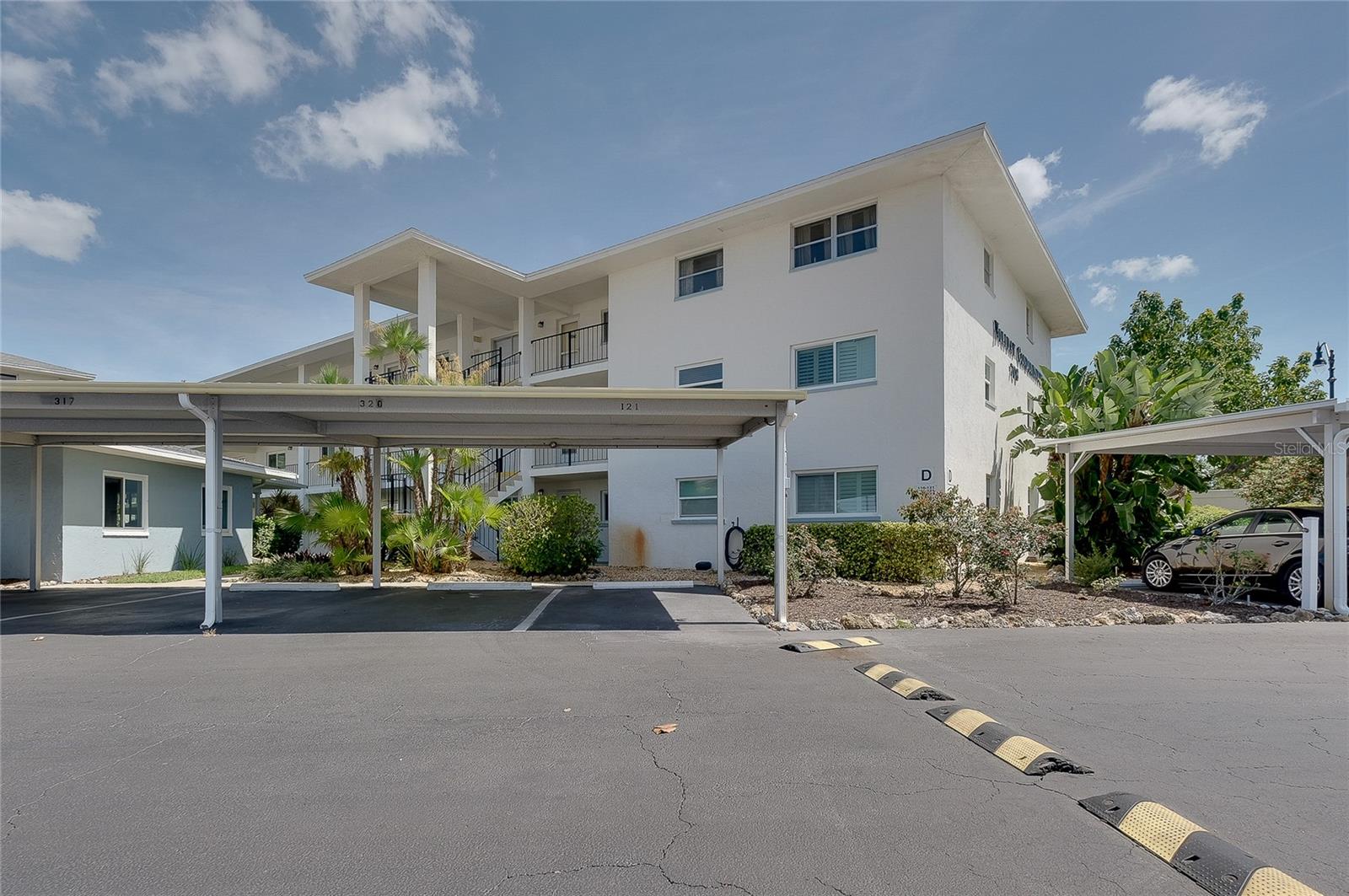 HOLIDAY APTS - Residential