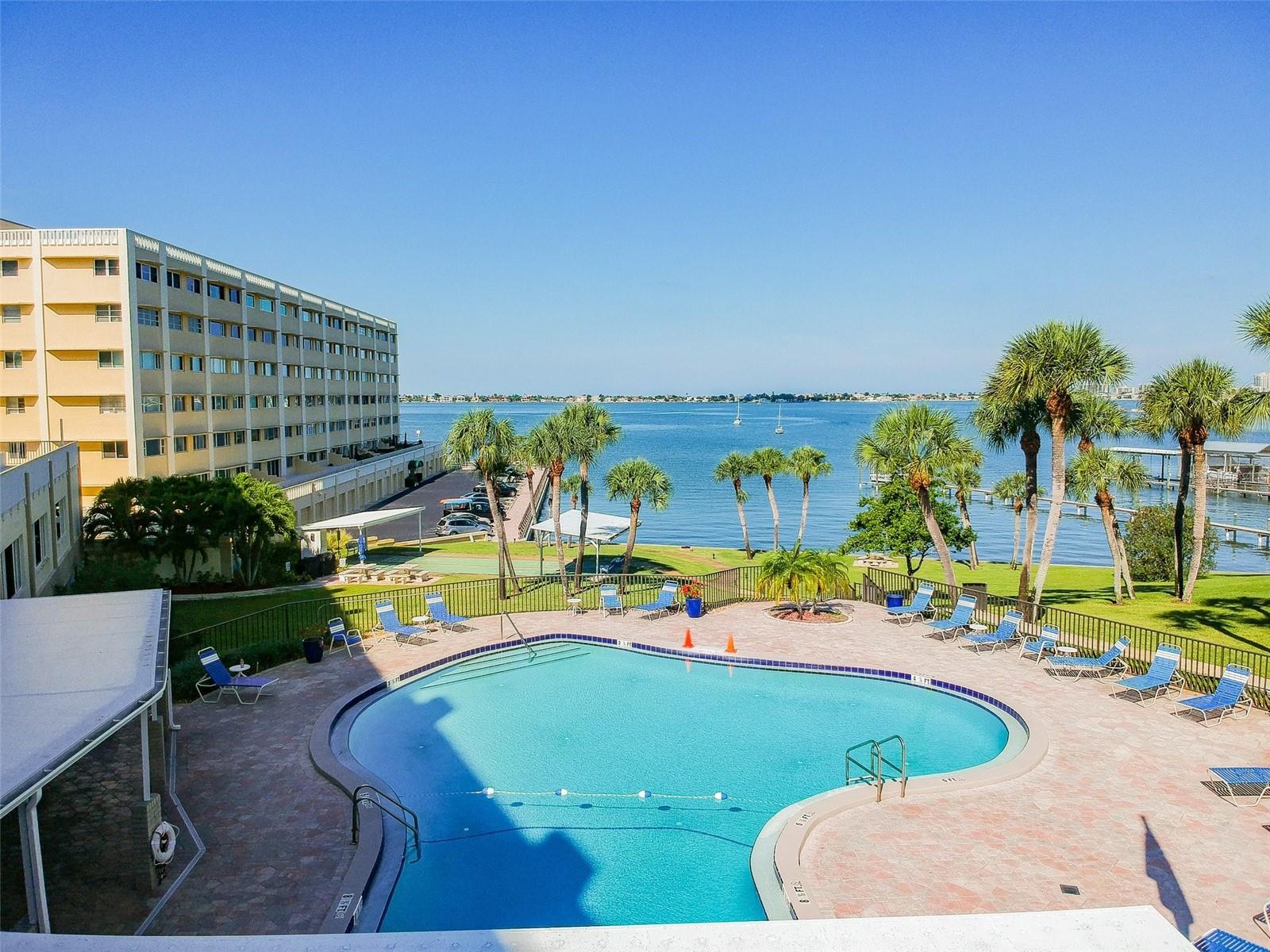 HARBOUR CLUB CONDO 2 - Residential