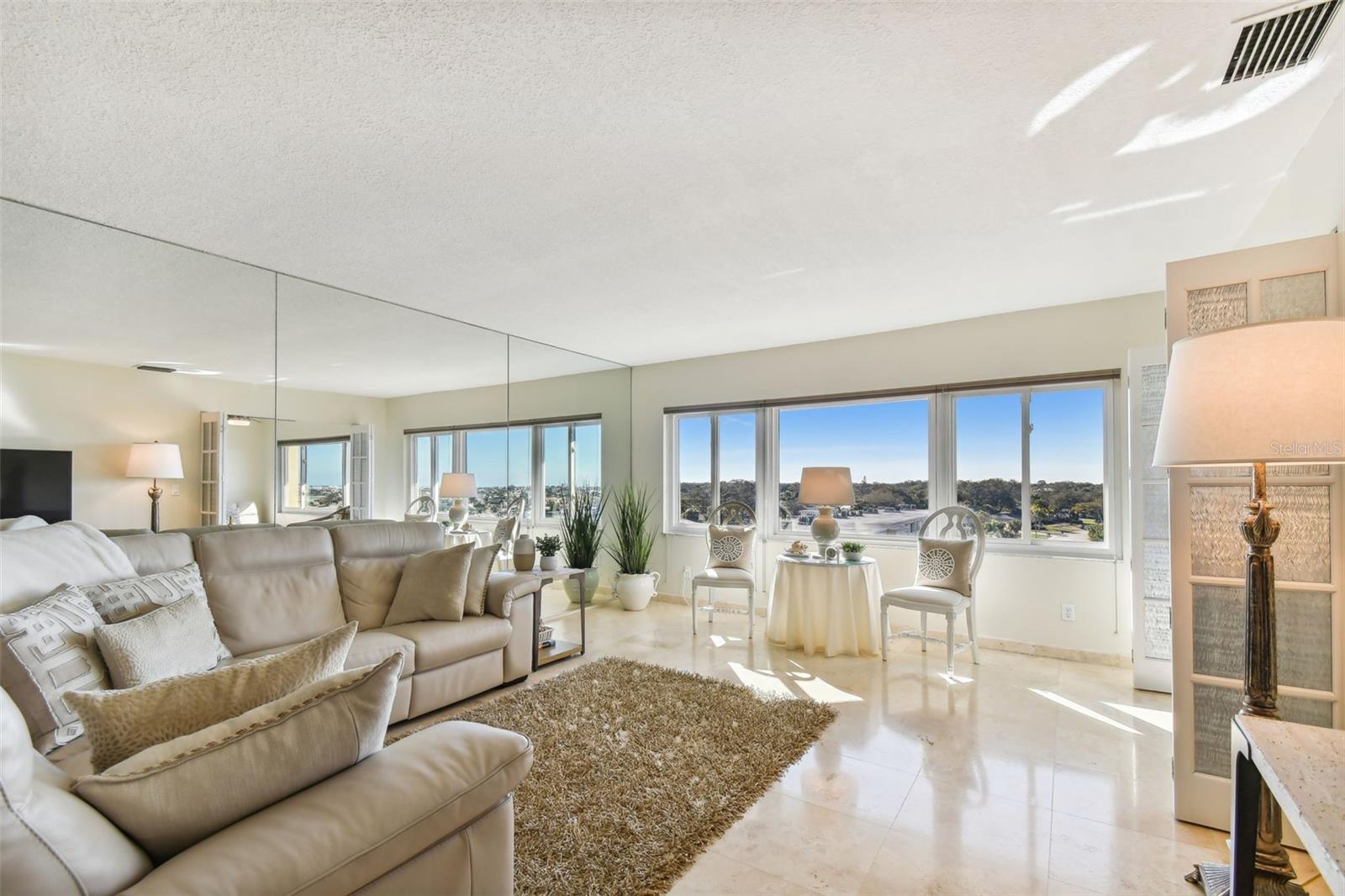 HARBOUR CLUB CONDO 2 - Residential