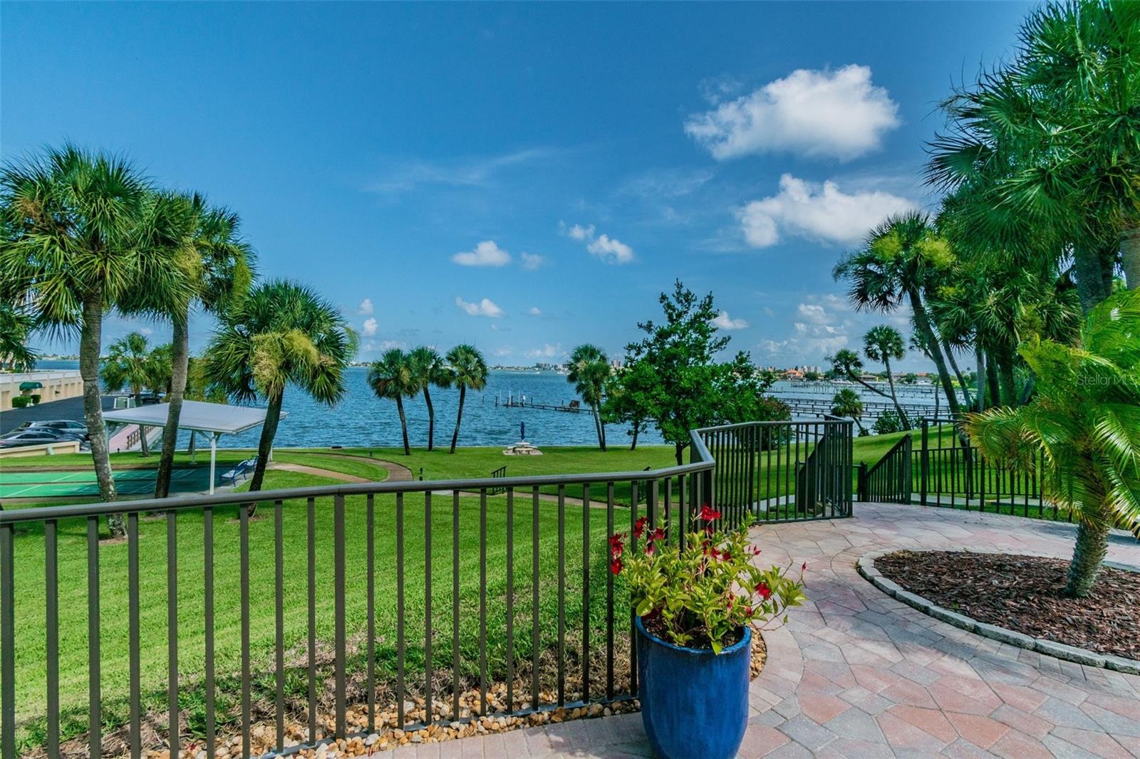 HARBOUR CLUB CONDO 2 - Residential