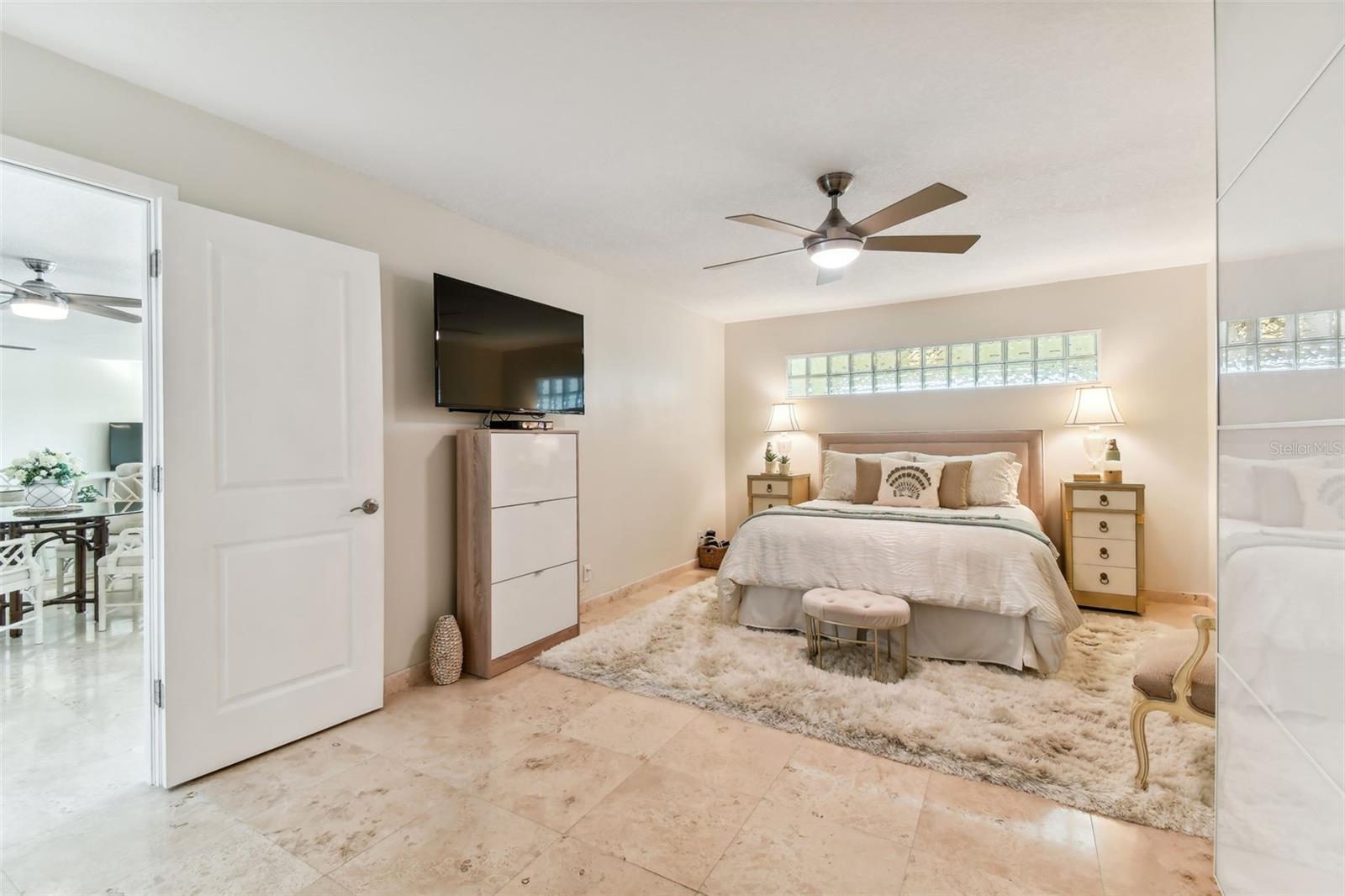 HARBOUR CLUB CONDO 2 - Residential