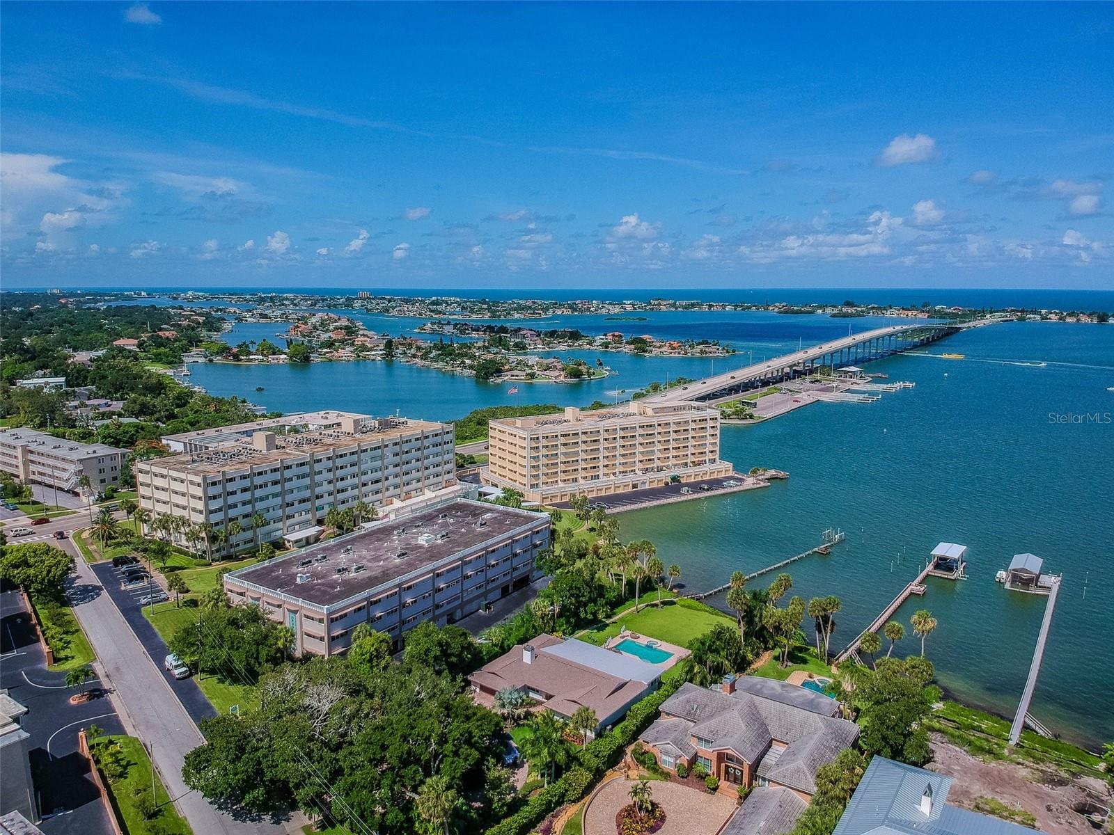 HARBOUR CLUB CONDO 2 - Residential