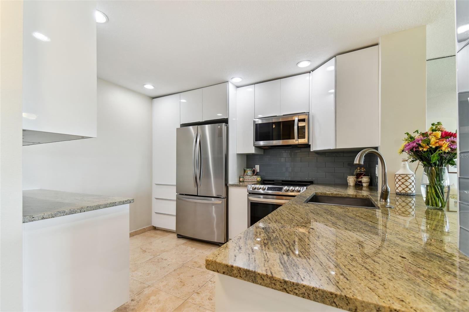 HARBOUR CLUB CONDO 2 - Residential