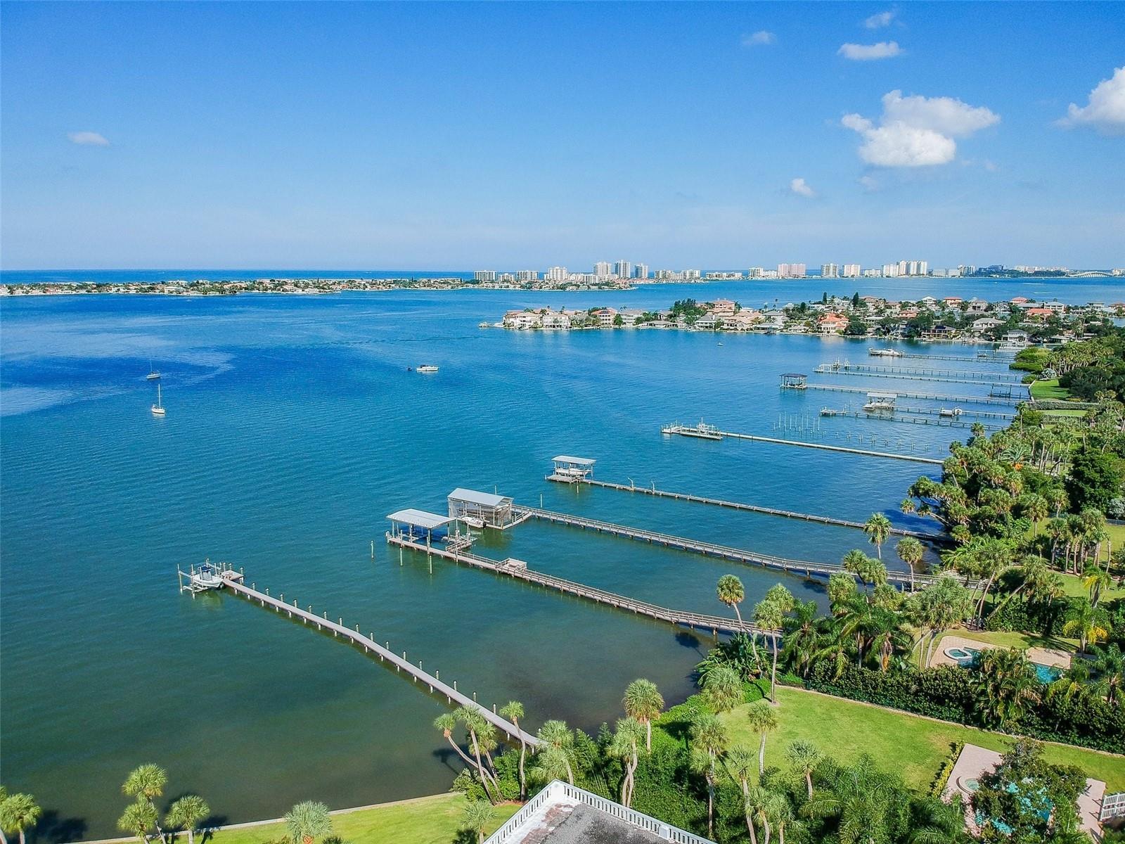 HARBOUR CLUB CONDO 2 - Residential