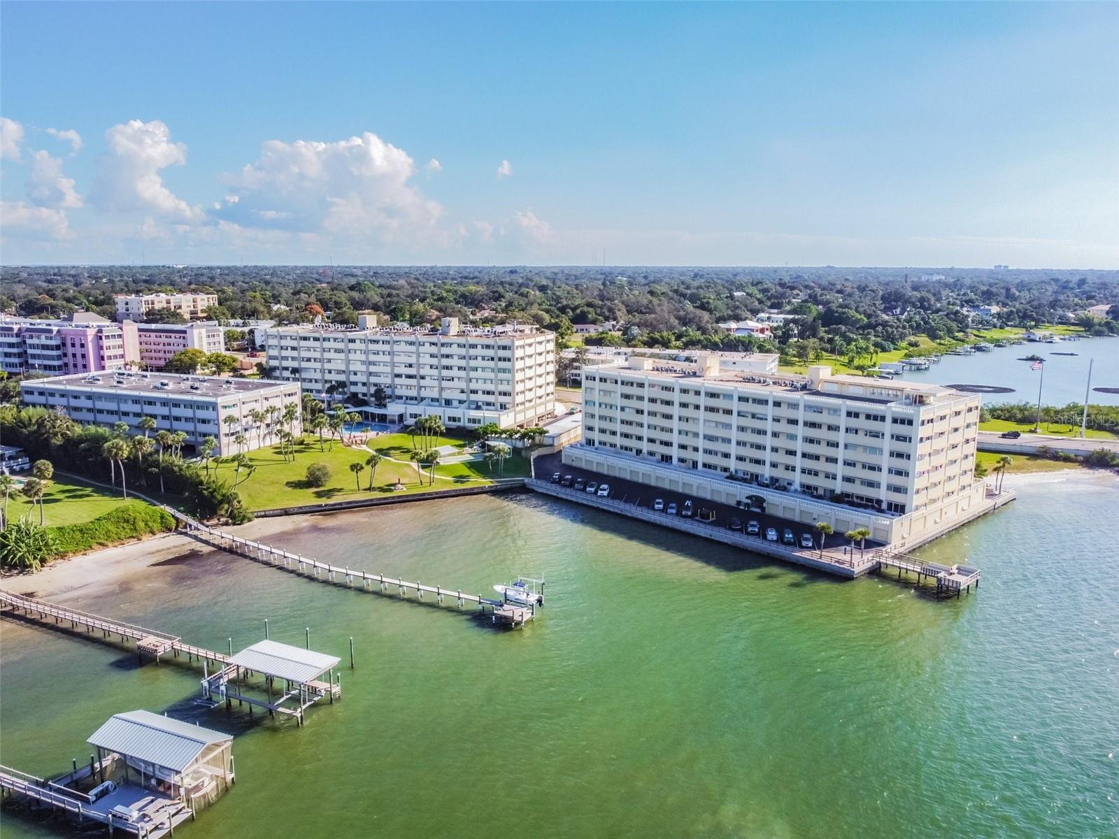 HARBOUR CLUB CONDO 2 - Residential