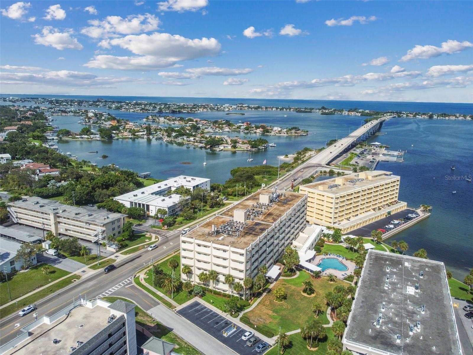 HARBOUR CLUB CONDO 2 - Residential