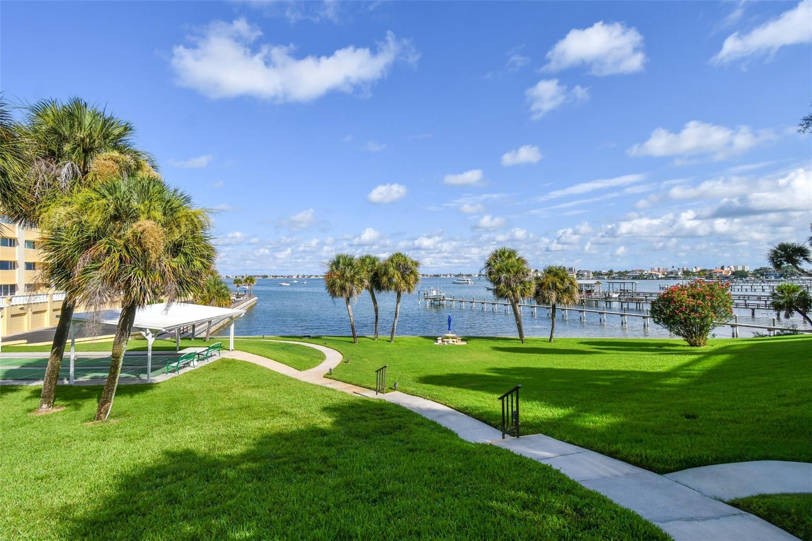 HARBOUR CLUB CONDO 2 - Residential