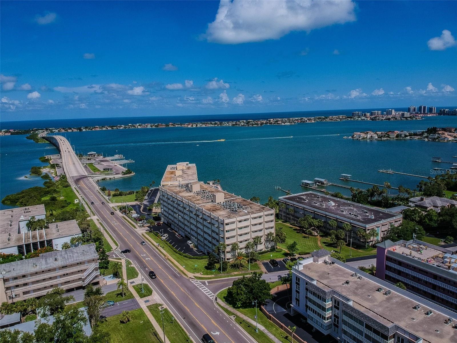 HARBOUR CLUB CONDO 2 - Residential