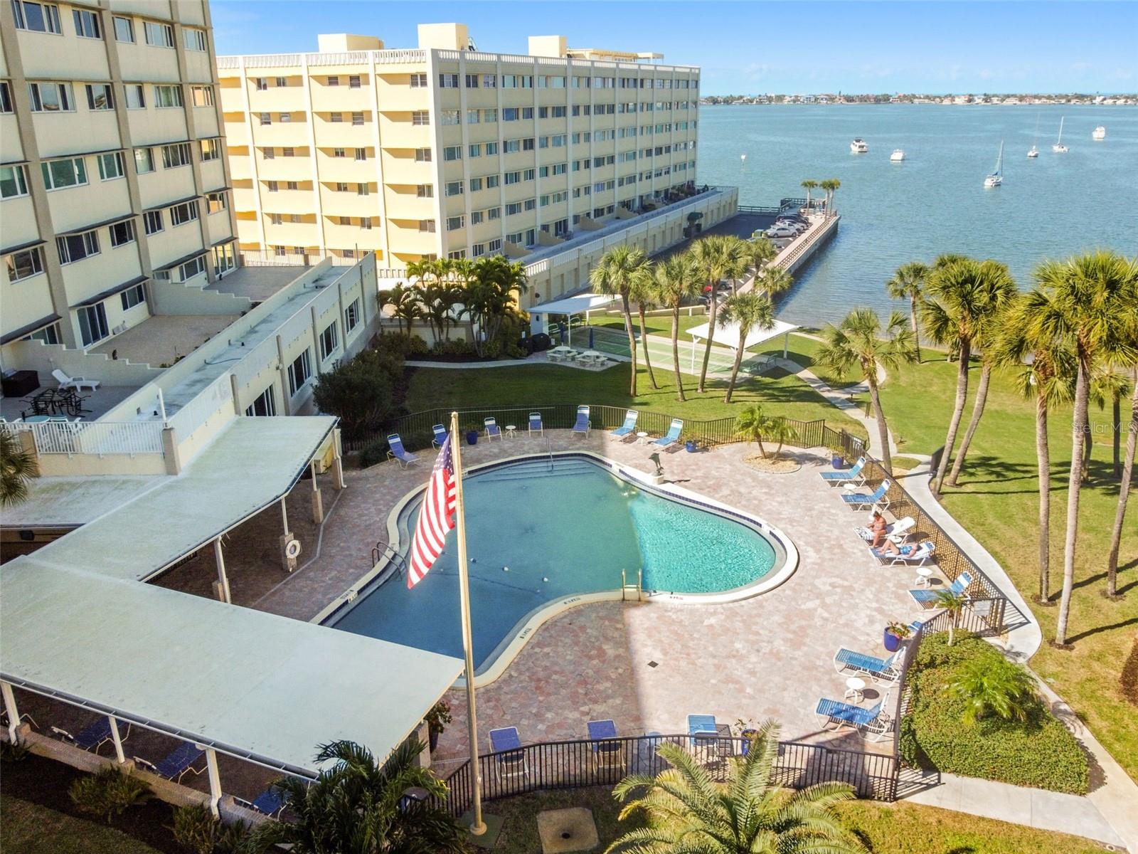 HARBOUR CLUB CONDO 2 - Residential
