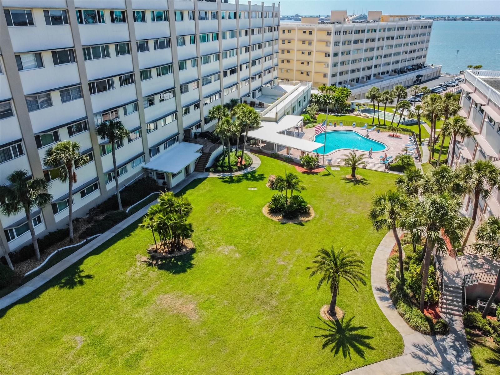 HARBOUR CLUB CONDO 2 - Residential