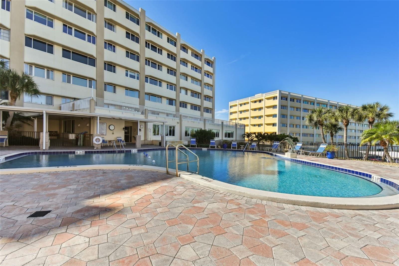 HARBOUR CLUB CONDO 2 - Residential
