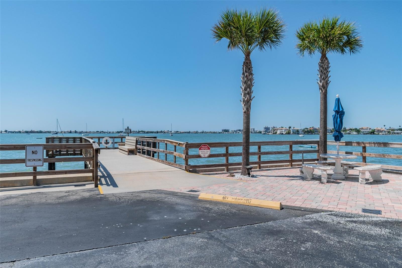 HARBOUR CLUB CONDO 2 - Residential