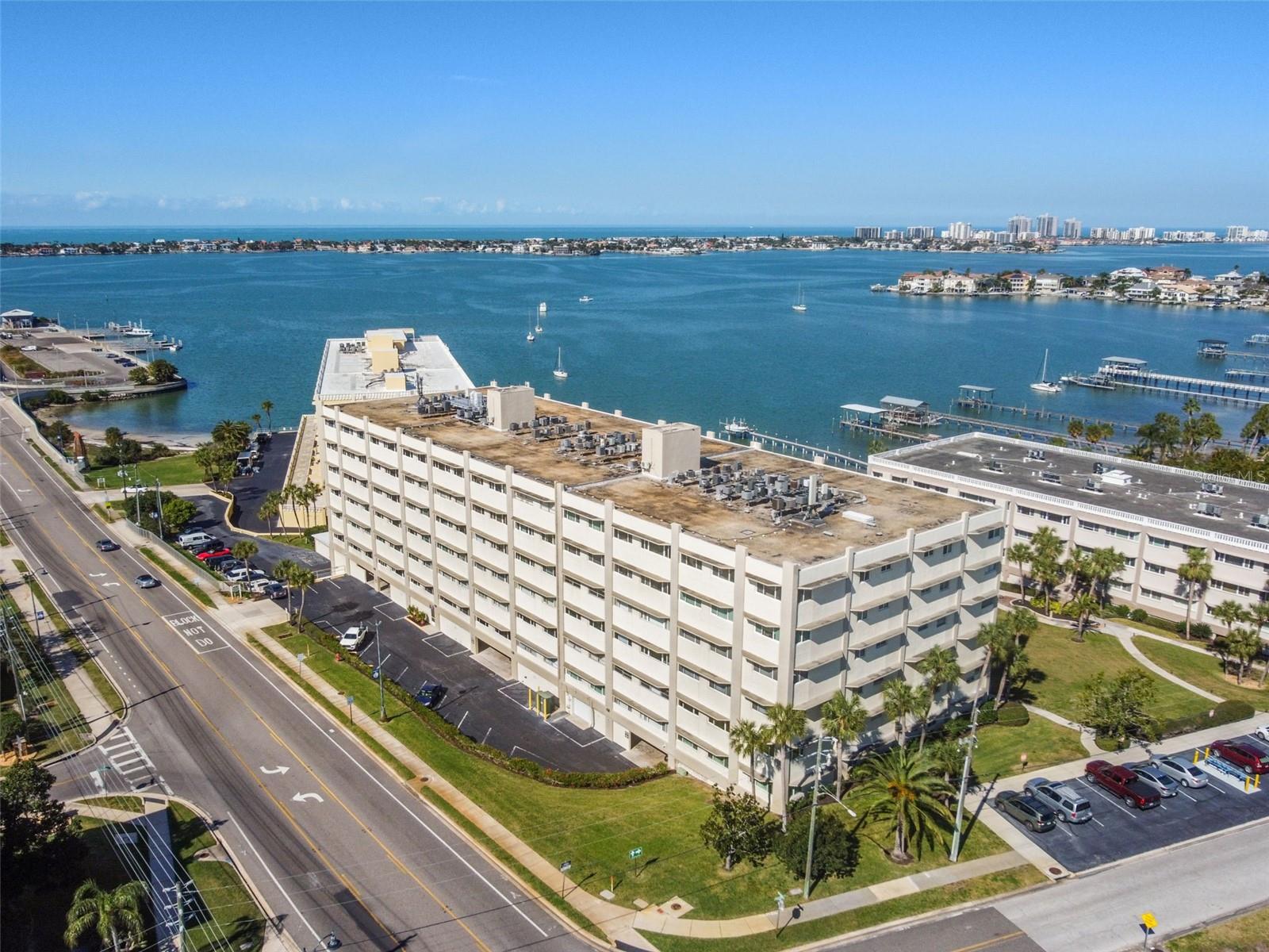 HARBOUR CLUB CONDO 2 - Residential