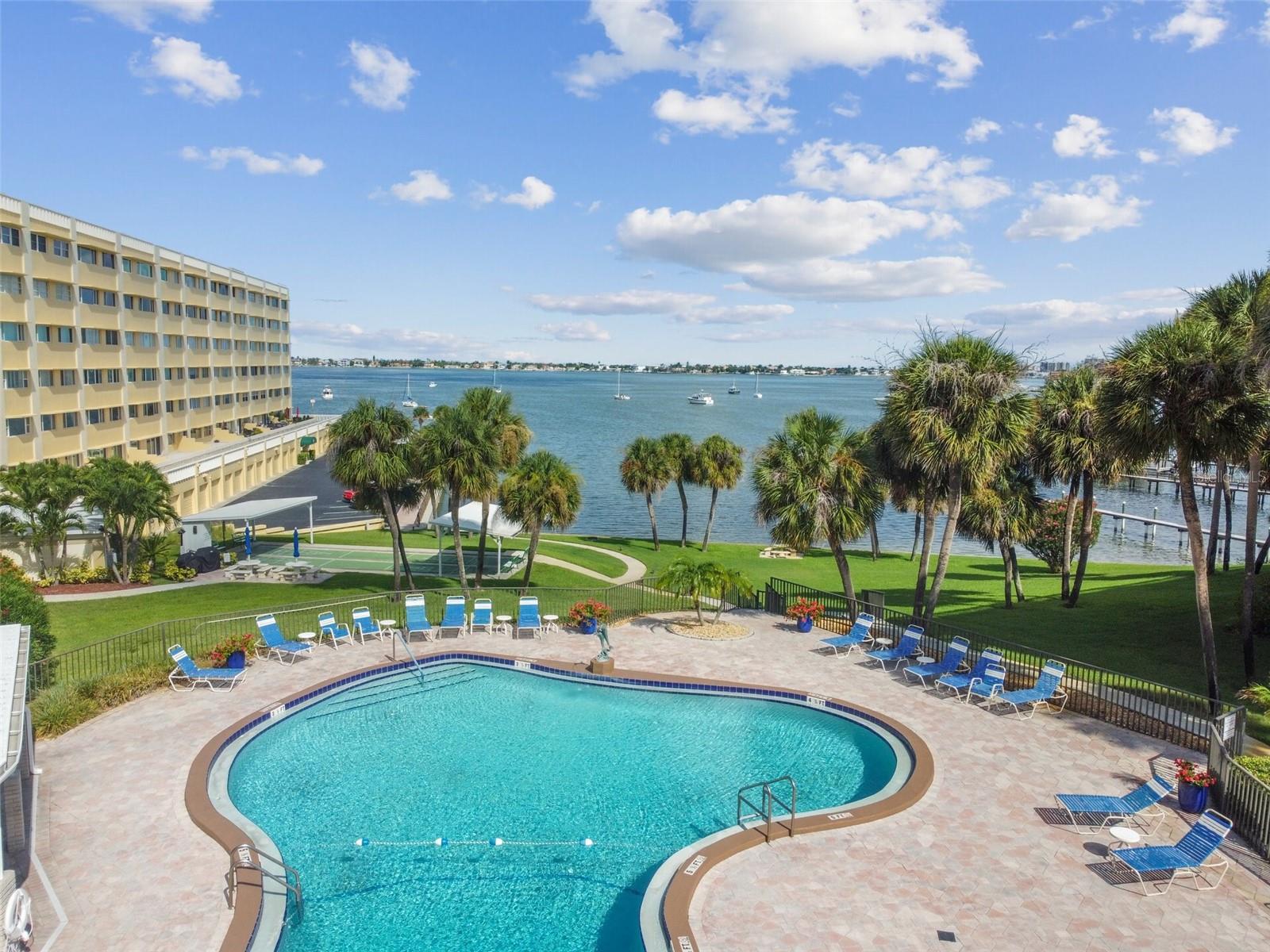 HARBOUR CLUB CONDO 2 - Residential