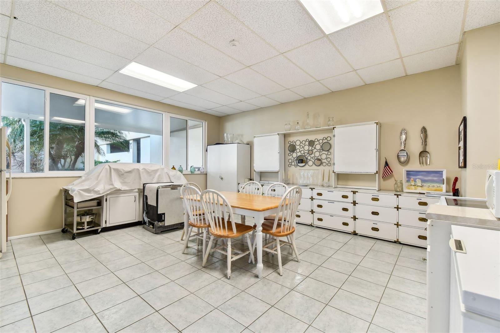 HARBOUR CLUB CONDO 2 - Residential