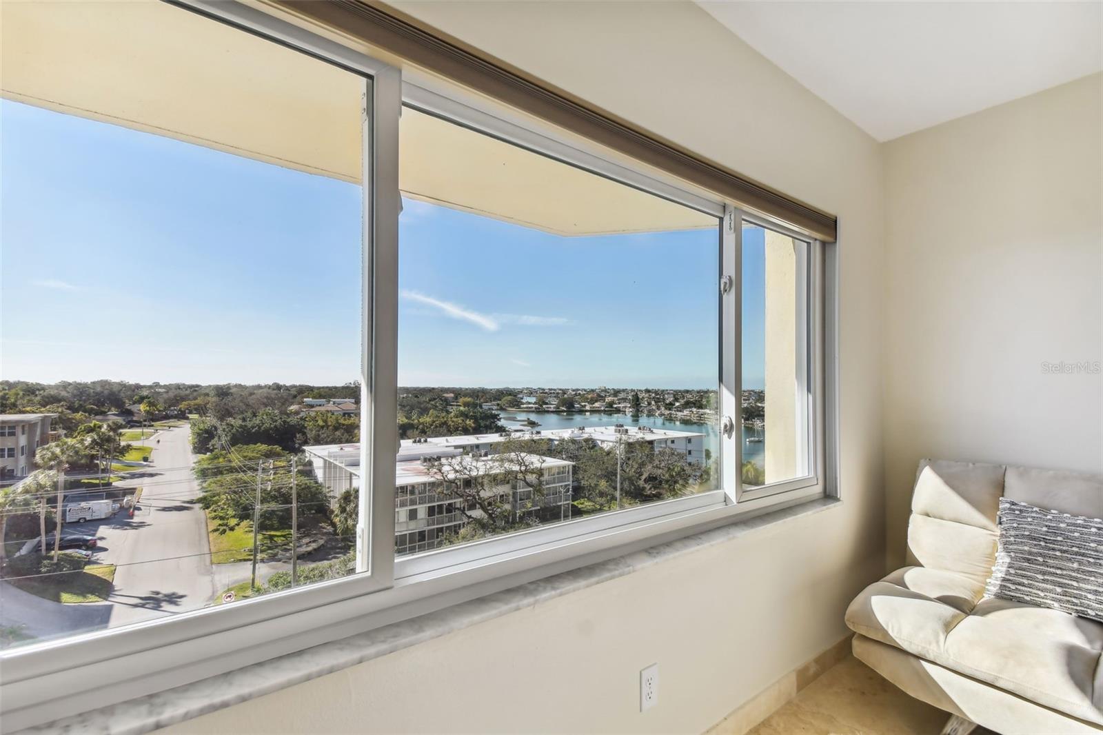 HARBOUR CLUB CONDO 2 - Residential
