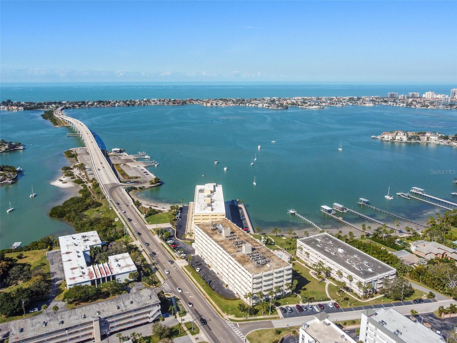 HARBOUR CLUB CONDO 2 - Residential