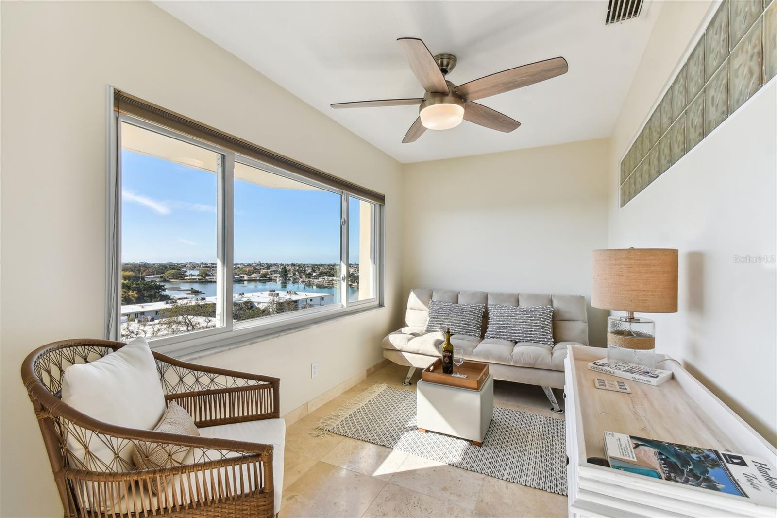 HARBOUR CLUB CONDO 2 - Residential