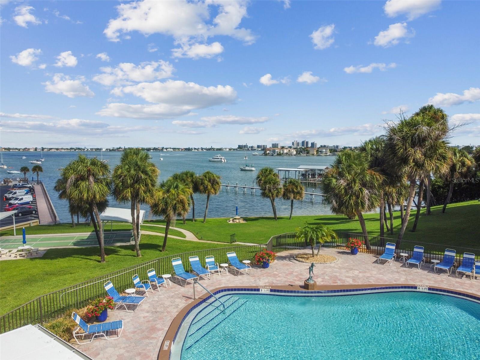 HARBOUR CLUB CONDO 2 - Residential