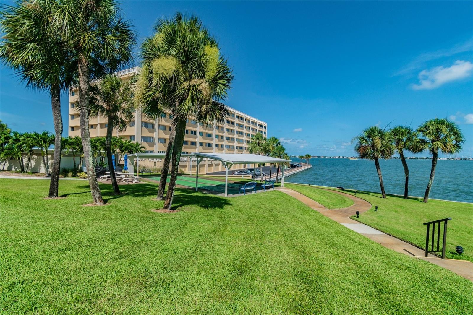 HARBOUR CLUB CONDO 2 - Residential