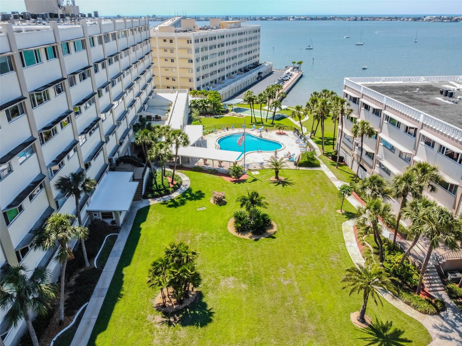 HARBOUR CLUB CONDO 2 - Residential