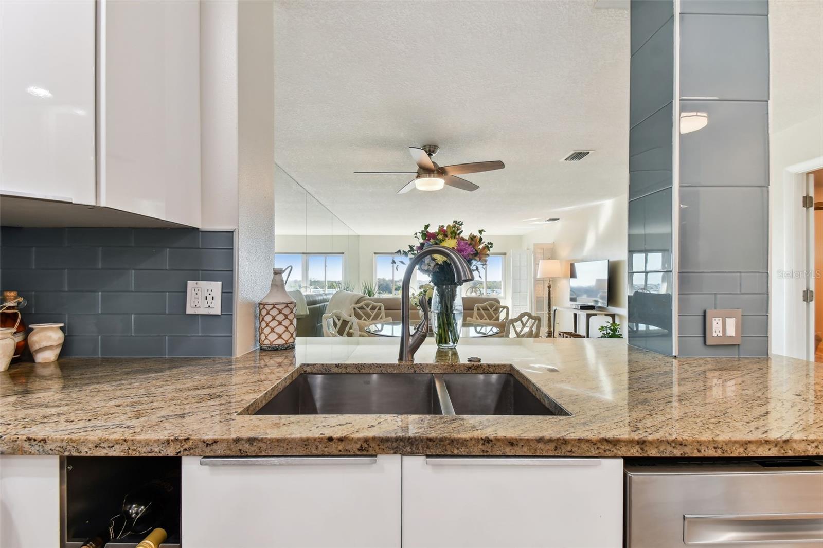 HARBOUR CLUB CONDO 2 - Residential