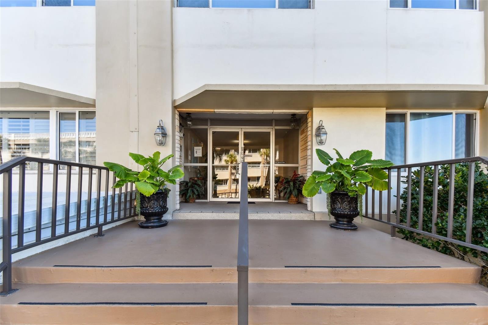 HARBOUR CLUB CONDO 2 - Residential