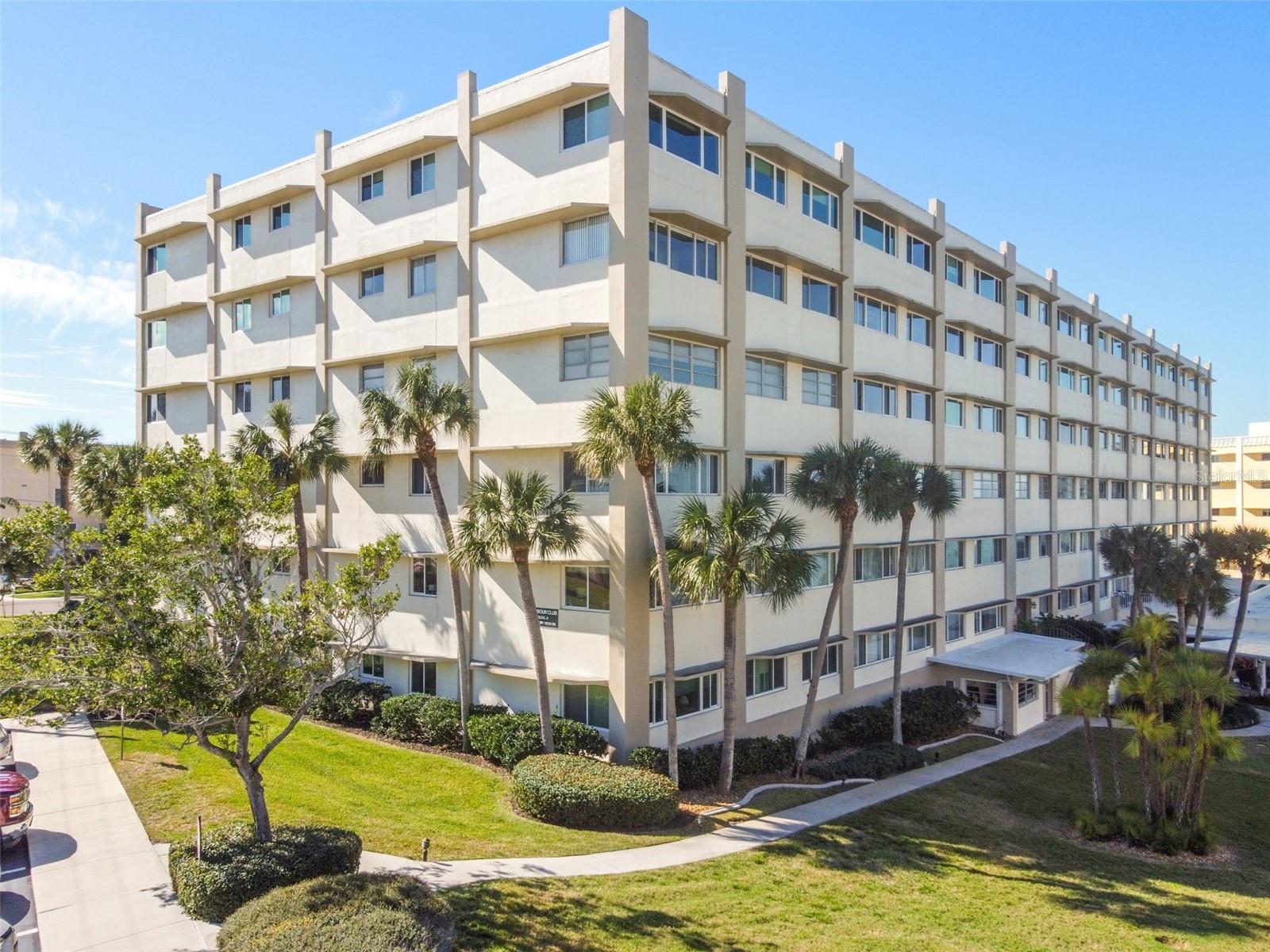 HARBOUR CLUB CONDO 2 - Residential