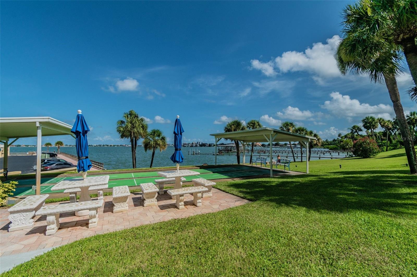 HARBOUR CLUB CONDO 2 - Residential