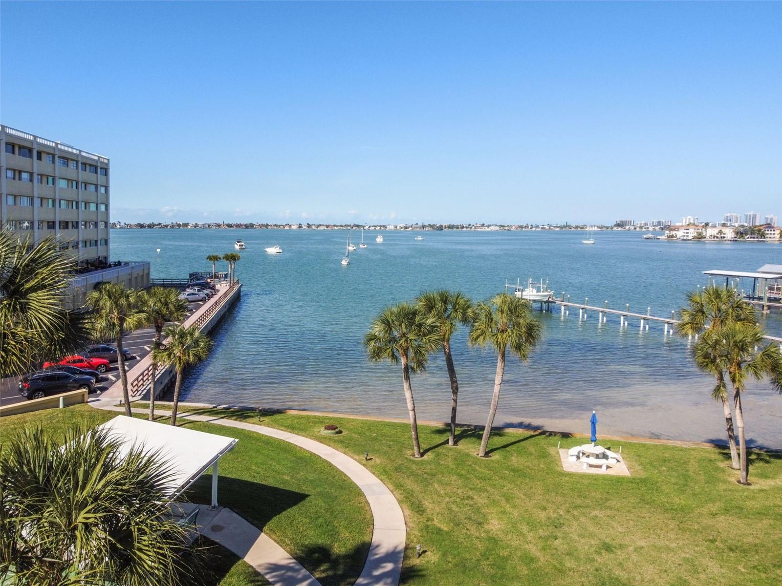 HARBOUR CLUB CONDO 2 - Residential