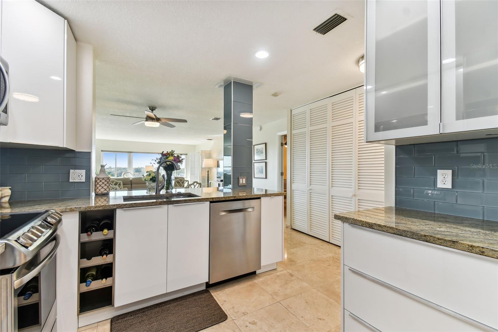 HARBOUR CLUB CONDO 2 - Residential