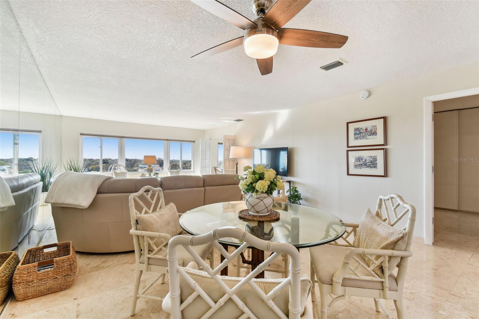 HARBOUR CLUB CONDO 2 - Residential
