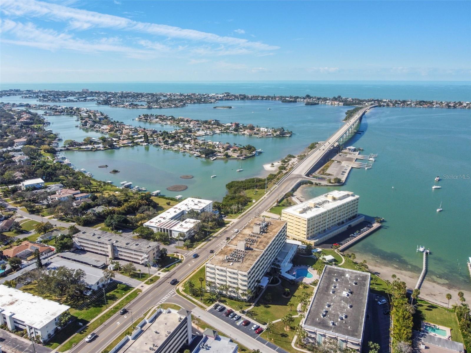 HARBOUR CLUB CONDO 2 - Residential