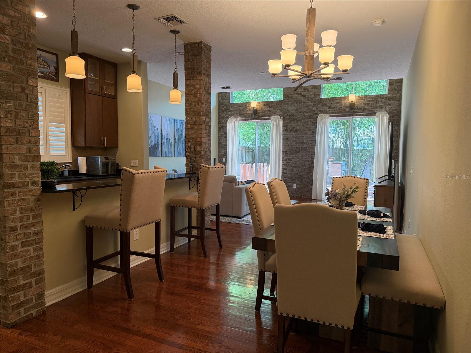 BUNGALOW PARK CONDOS - Residential Lease