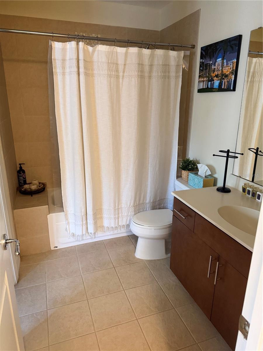 BUNGALOW PARK CONDOS - Residential Lease