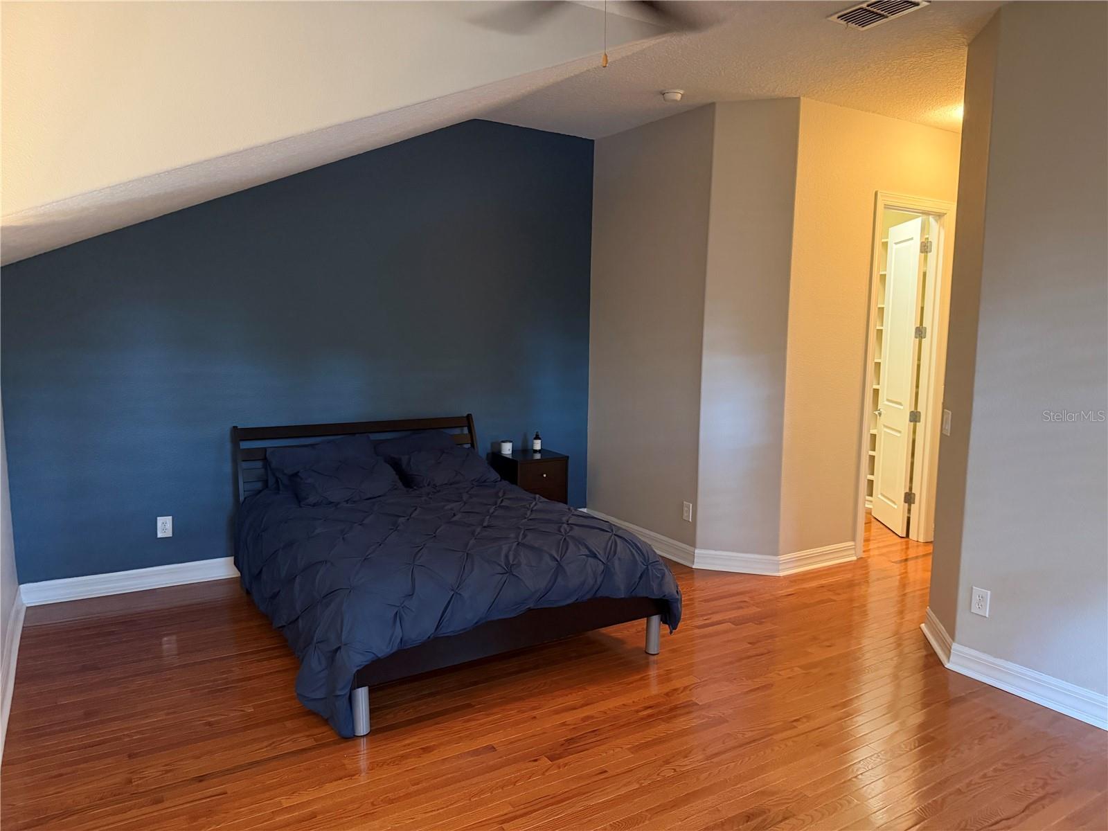 BUNGALOW PARK CONDOS - Residential Lease
