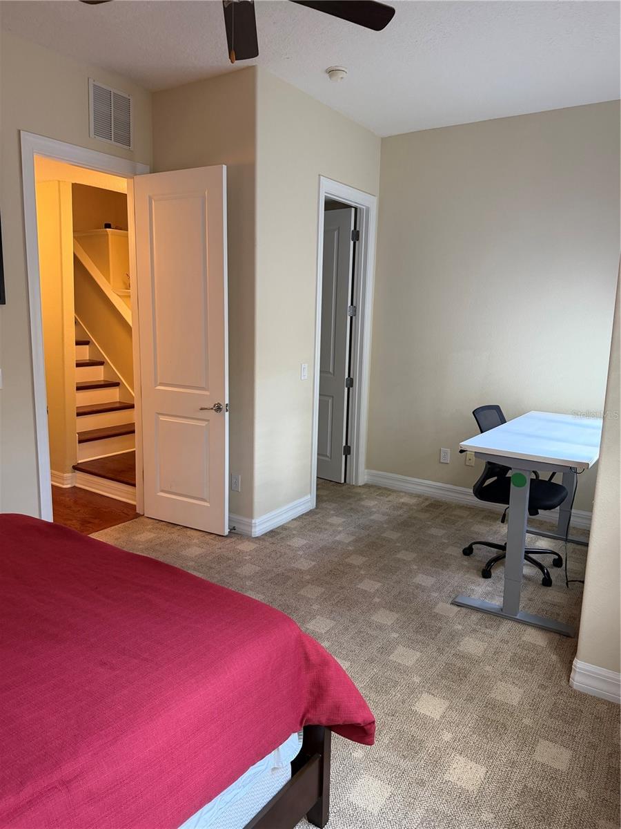 BUNGALOW PARK CONDOS - Residential Lease