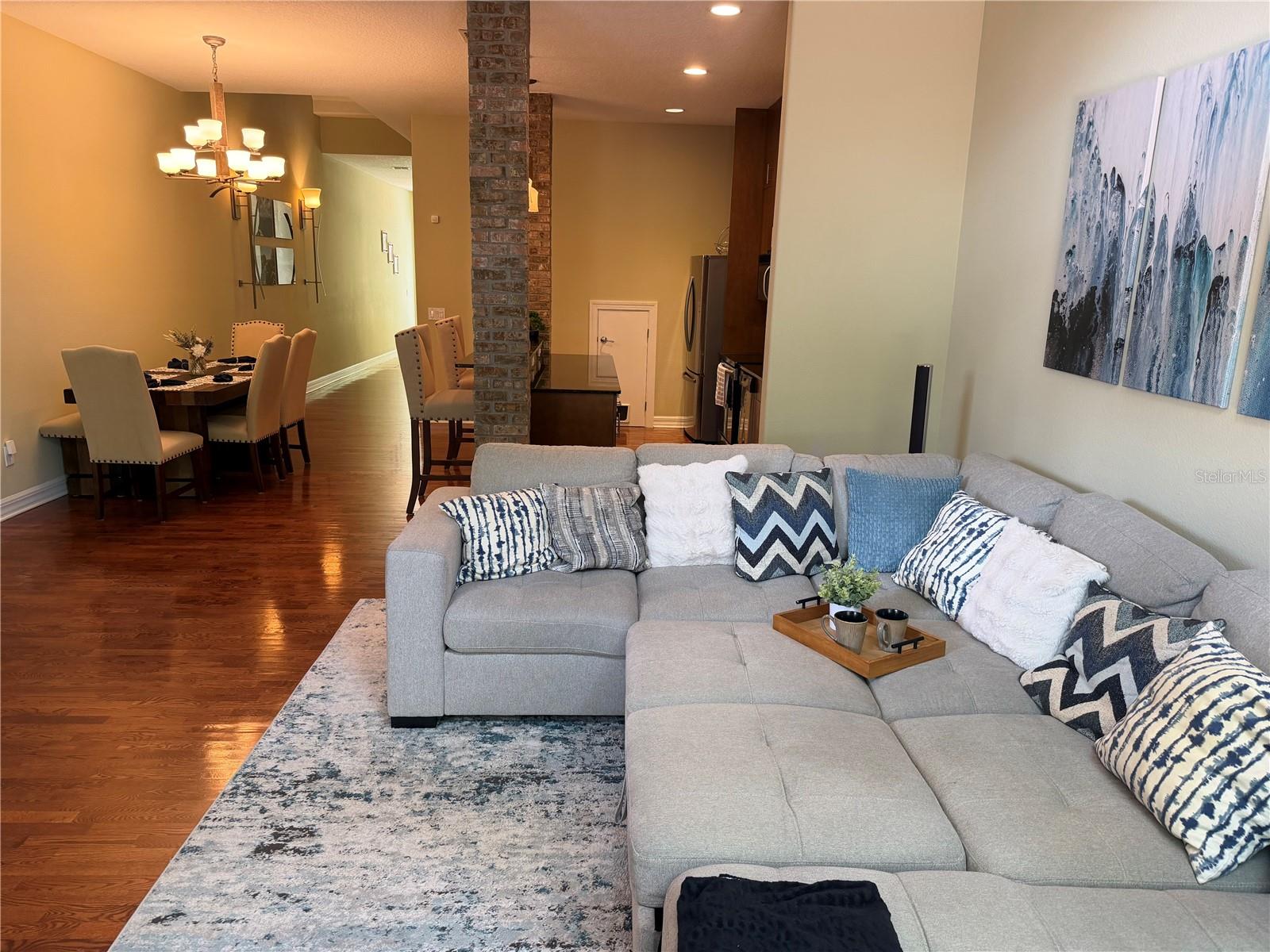 BUNGALOW PARK CONDOS - Residential Lease