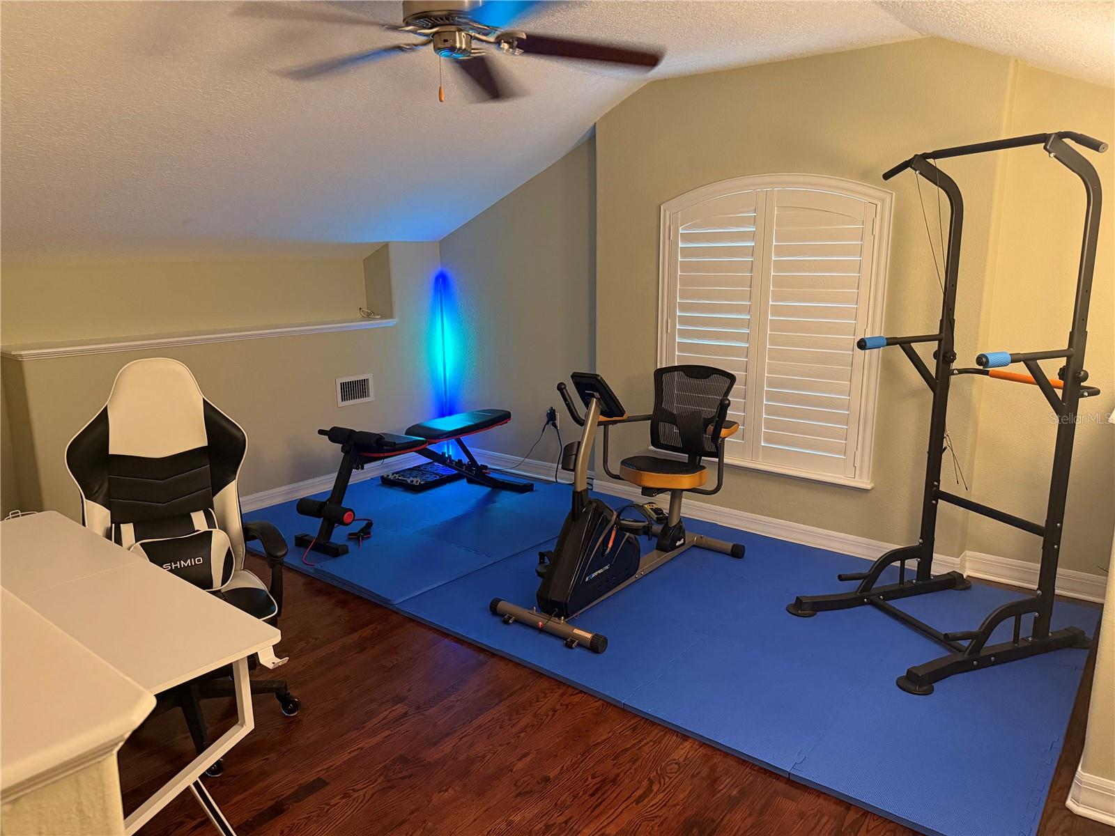 BUNGALOW PARK CONDOS - Residential Lease