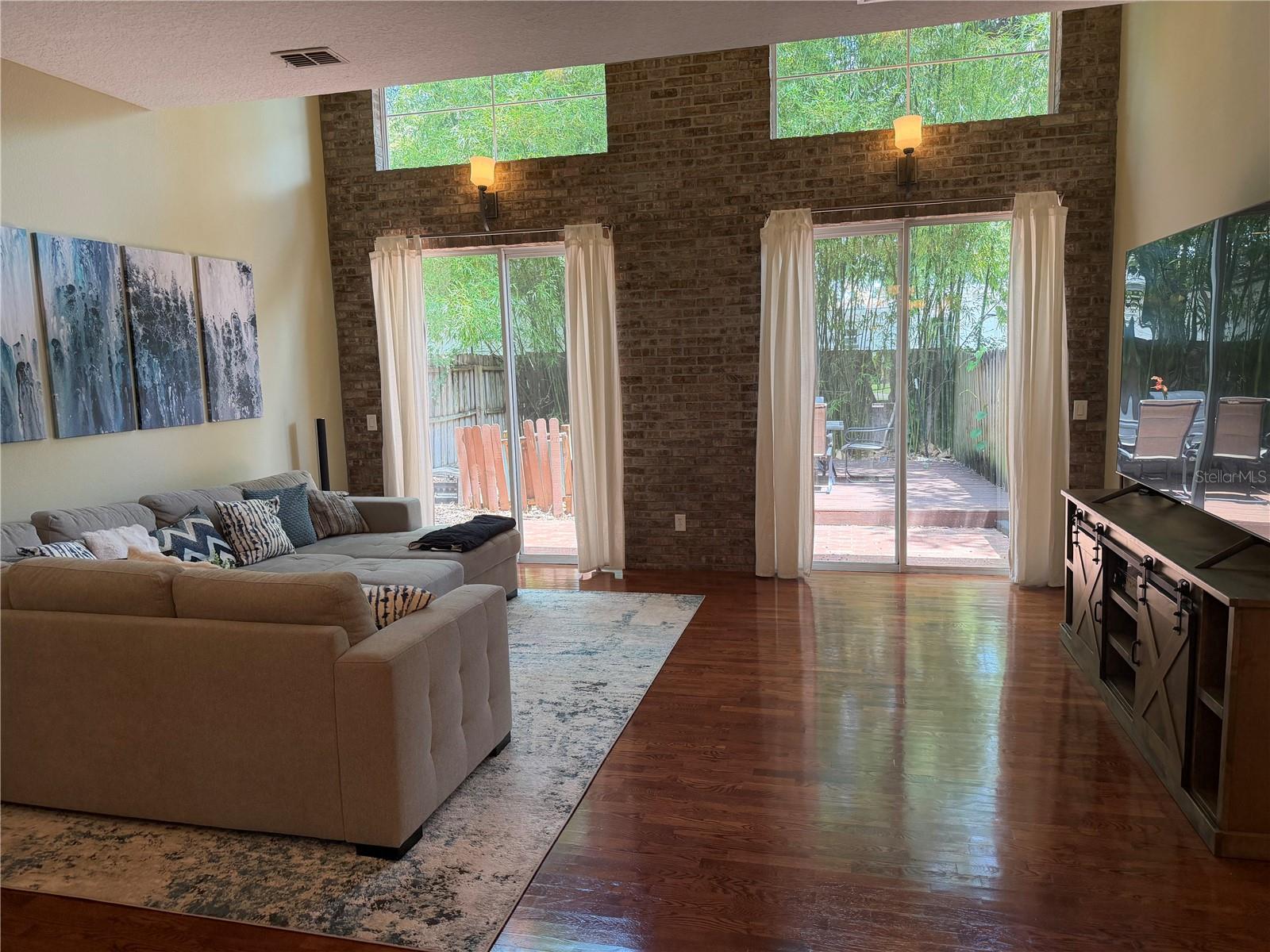 BUNGALOW PARK CONDOS - Residential Lease