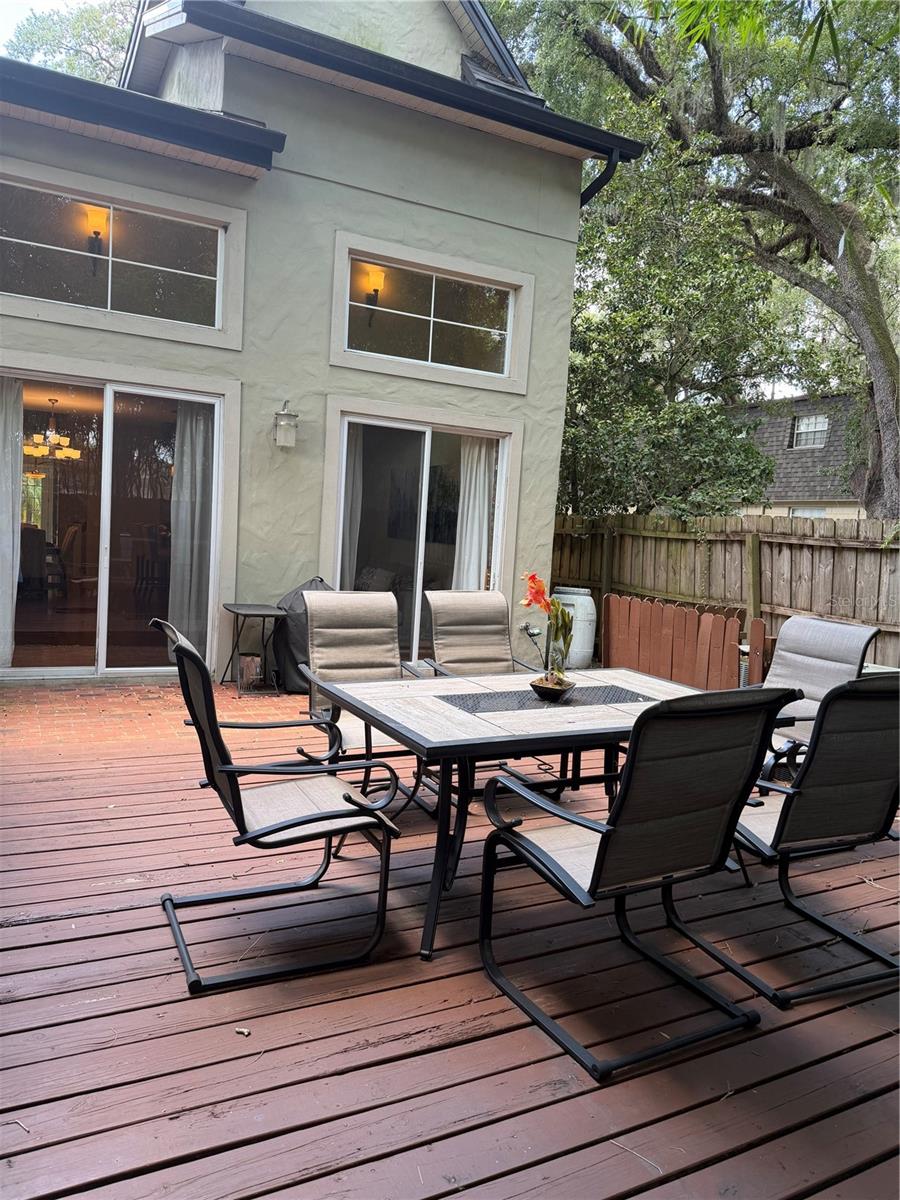 BUNGALOW PARK CONDOS - Residential Lease