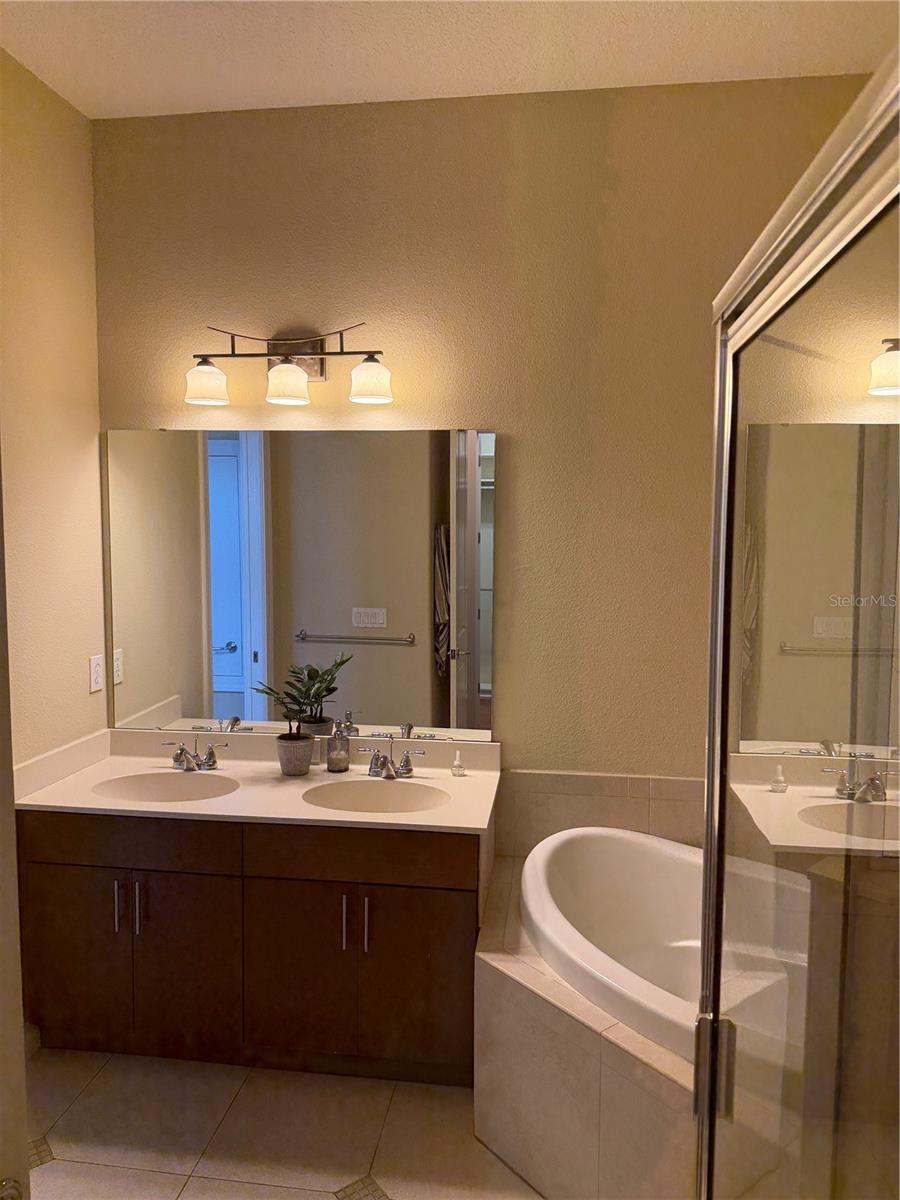 BUNGALOW PARK CONDOS - Residential Lease