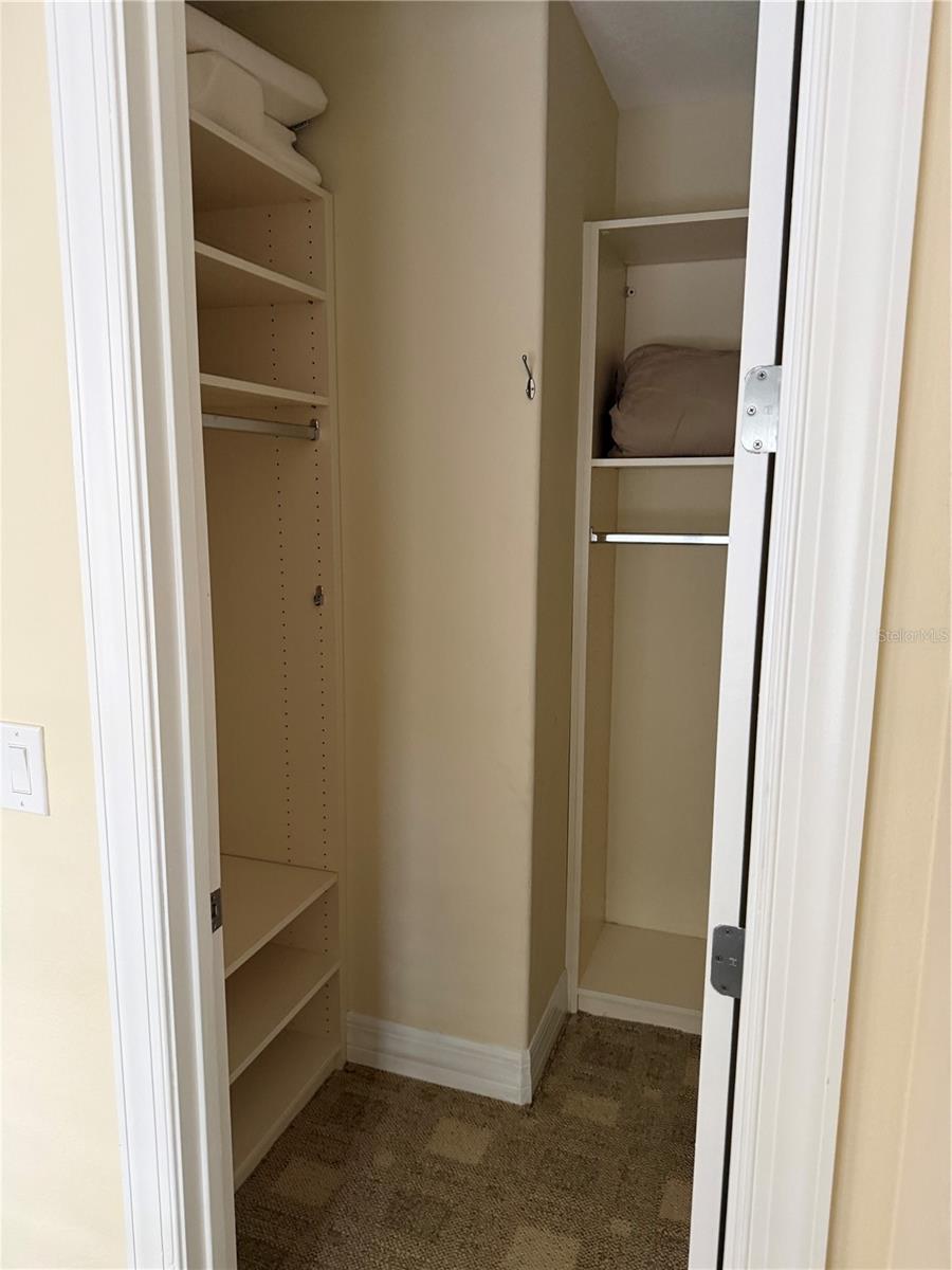 BUNGALOW PARK CONDOS - Residential Lease