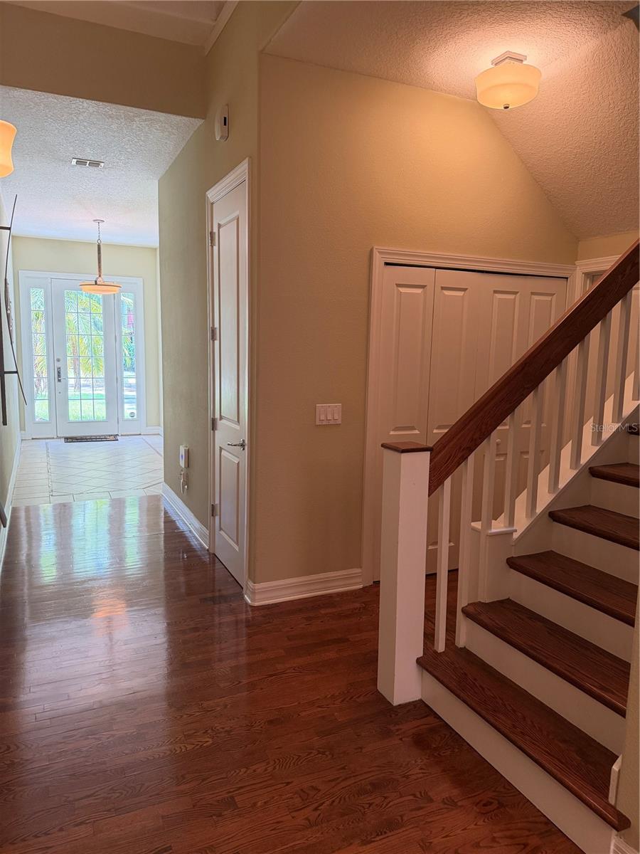 BUNGALOW PARK CONDOS - Residential Lease