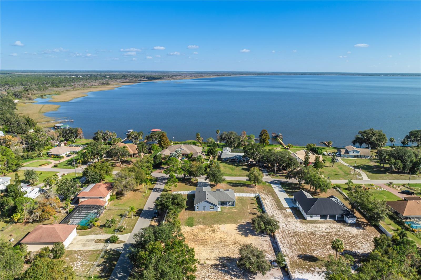 WALK IN WATER LAKE ESTATES PH 01 - Residential