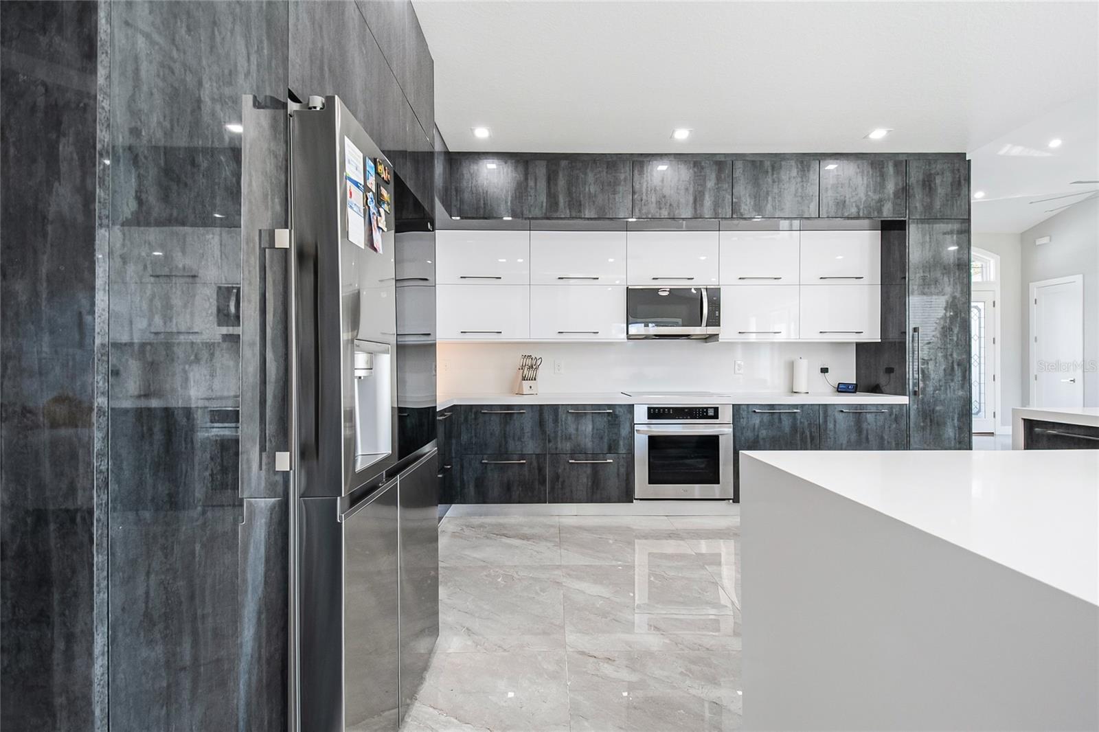 WALK IN WATER LAKE ESTATES PH 01 - Residential