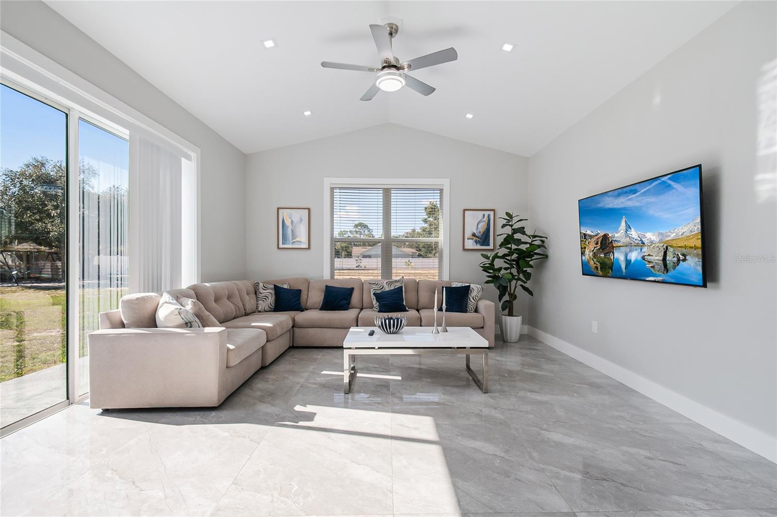 WALK IN WATER LAKE ESTATES PH 01 - Residential