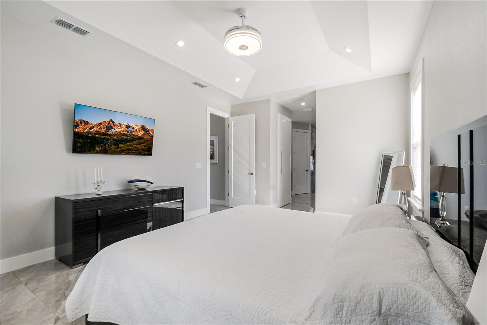WALK IN WATER LAKE ESTATES PH 01 - Residential